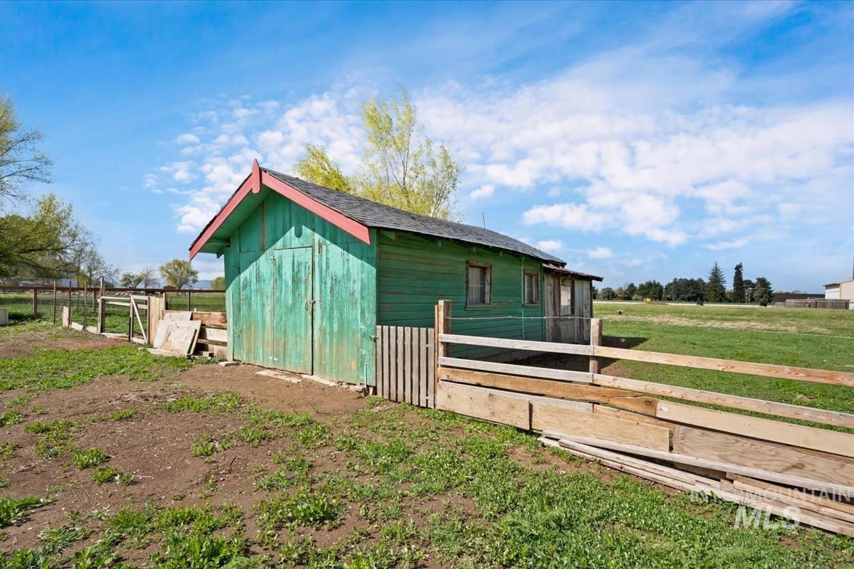 5863 3rd Ave, Nampa, Idaho 83686-9583, 4 Bedrooms, 2 Bathrooms, Residential For Sale, Price $585,000,MLS 98982626