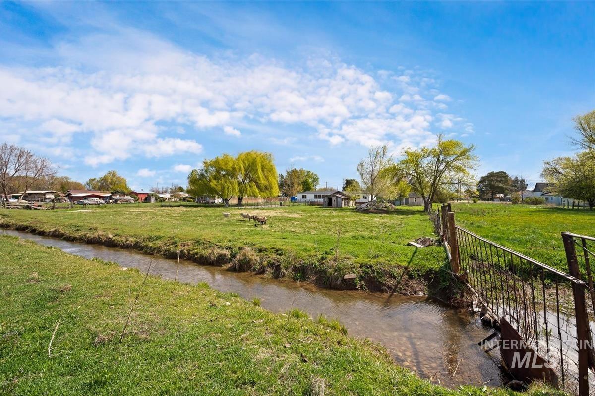 5863 3rd Ave, Nampa, Idaho 83686-9583, 4 Bedrooms, 2 Bathrooms, Residential For Sale, Price $585,000,MLS 98982626