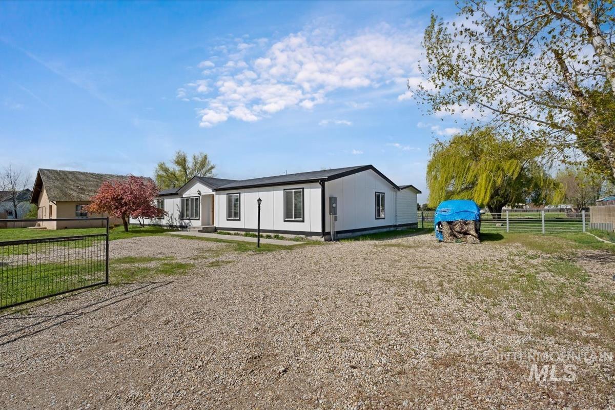 5863 3rd Ave, Nampa, Idaho 83686-9583, 4 Bedrooms, 2 Bathrooms, Residential For Sale, Price $585,000,MLS 98982626