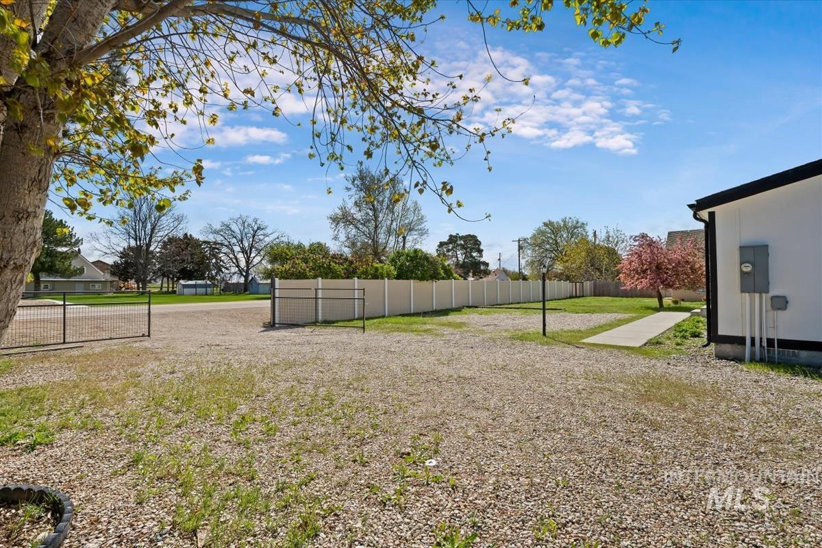 5863 3rd Ave, Nampa, Idaho 83686-9583, 4 Bedrooms, 2 Bathrooms, Residential For Sale, Price $585,000,MLS 98982626