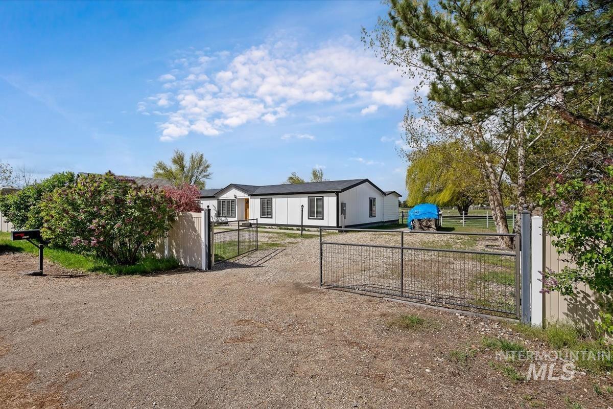 5863 3rd Ave, Nampa, Idaho 83686-9583, 4 Bedrooms, 2 Bathrooms, Residential For Sale, Price $585,000,MLS 98982626