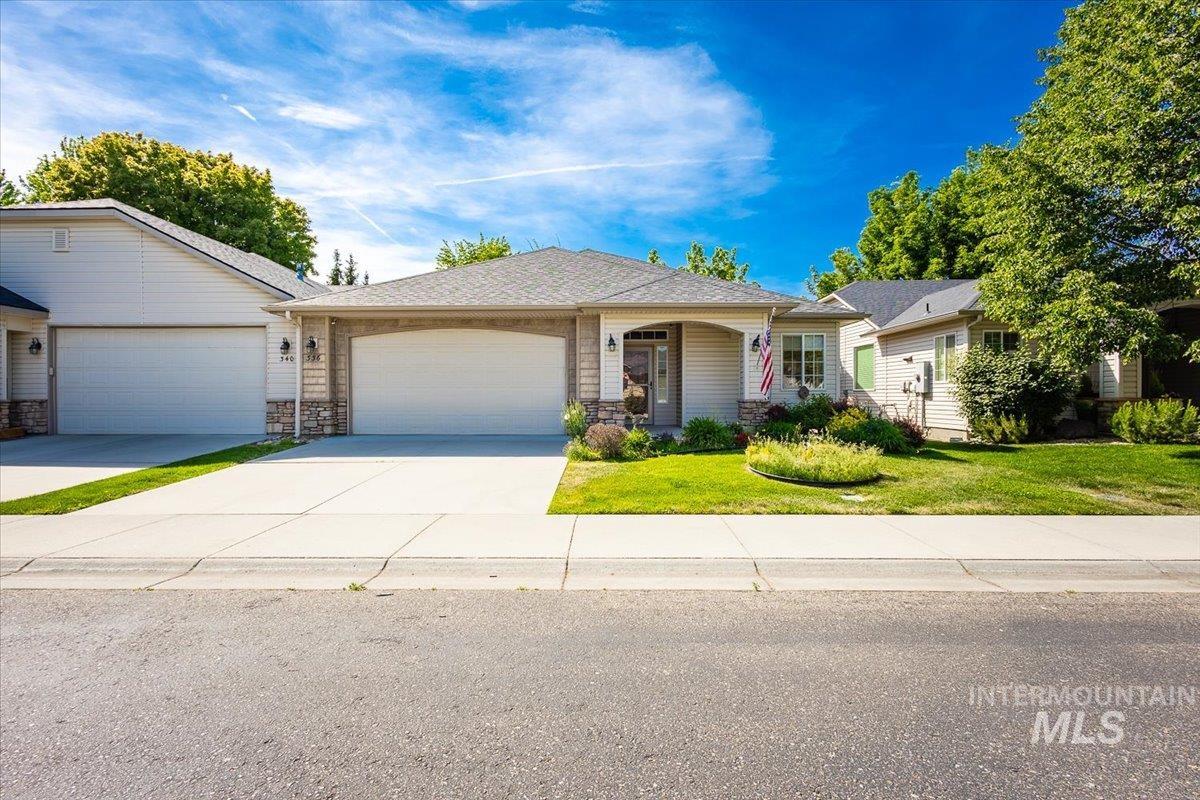 336 S Golden Eagle Lane, Eagle, Idaho 83616, 2 Bedrooms, 2 Bathrooms, Residential For Sale, Price $389,900, 98982627