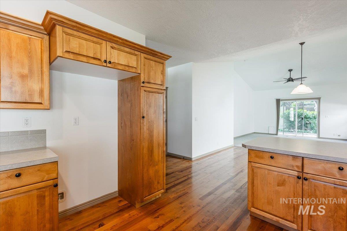 336 S Golden Eagle Lane, Eagle, Idaho 83616, 2 Bedrooms, 2 Bathrooms, Residential For Sale, Price $389,900, 98982627