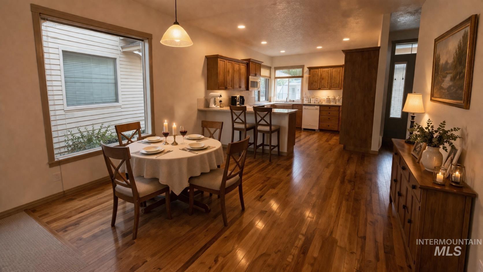 336 S Golden Eagle Lane, Eagle, Idaho 83616, 2 Bedrooms, 2 Bathrooms, Residential For Sale, Price $409,000,MLS 98982627