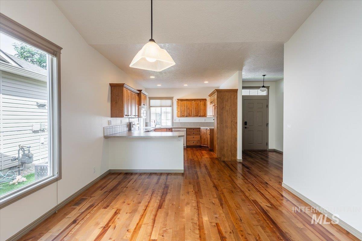 336 S Golden Eagle Lane, Eagle, Idaho 83616, 2 Bedrooms, 2 Bathrooms, Residential For Sale, Price $389,900, 98982627