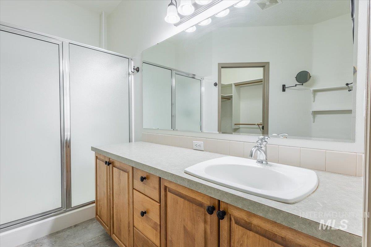 336 S Golden Eagle Lane, Eagle, Idaho 83616, 2 Bedrooms, 2 Bathrooms, Residential For Sale, Price $389,900, 98982627