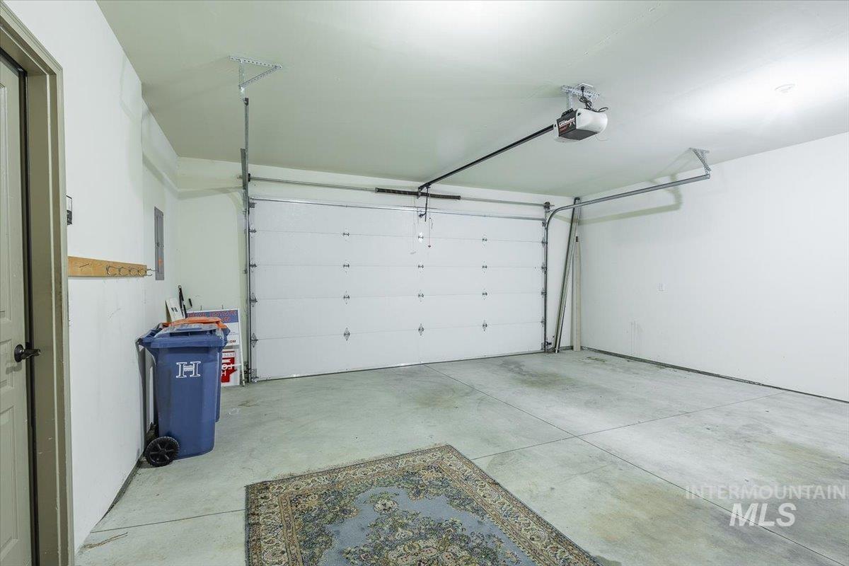 336 S Golden Eagle Lane, Eagle, Idaho 83616, 2 Bedrooms, 2 Bathrooms, Residential For Sale, Price $389,900, 98982627
