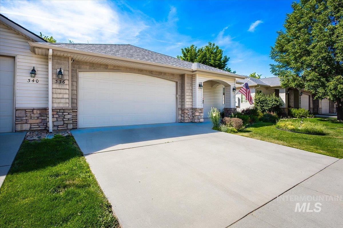 336 S Golden Eagle Lane, Eagle, Idaho 83616, 2 Bedrooms, 2 Bathrooms, Residential For Sale, Price $389,900, 98982627