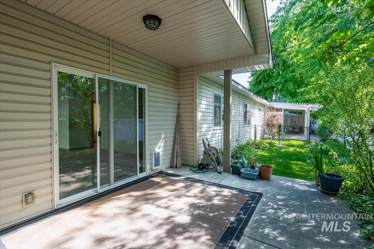 336 S Golden Eagle Lane, Eagle, Idaho 83616, 2 Bedrooms, 2 Bathrooms, Residential For Sale, Price $389,900, 98982627