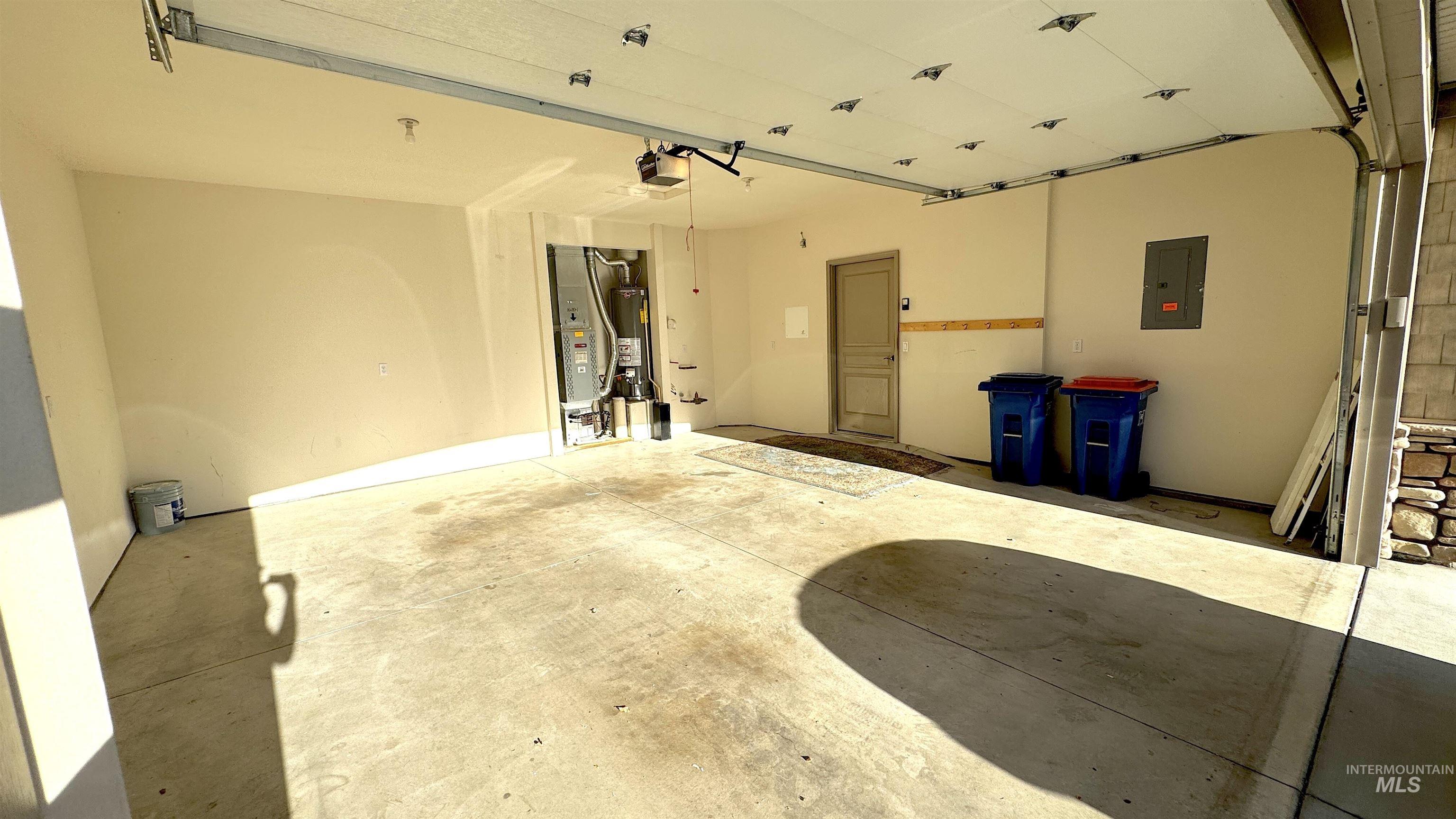 336 S Golden Eagle Lane, Eagle, Idaho 83616, 2 Bedrooms, 2 Bathrooms, Residential For Sale, Price $409,000,MLS 98982627