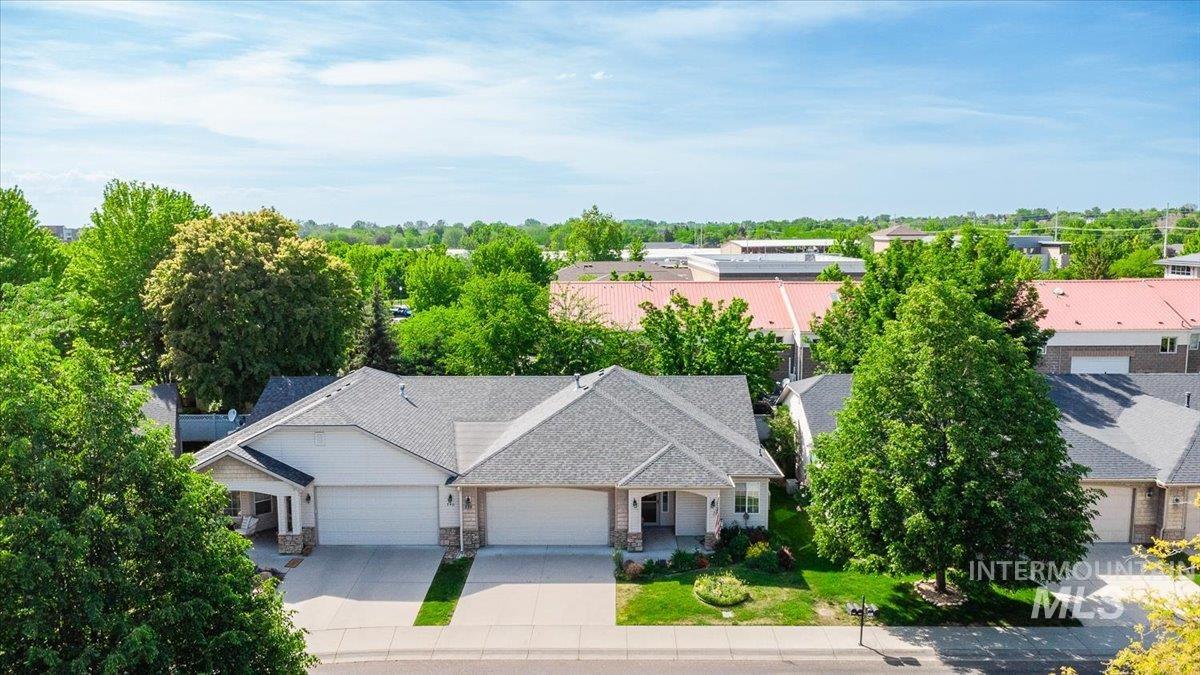 336 S Golden Eagle Lane, Eagle, Idaho 83616, 2 Bedrooms, 2 Bathrooms, Residential For Sale, Price $389,900, 98982627