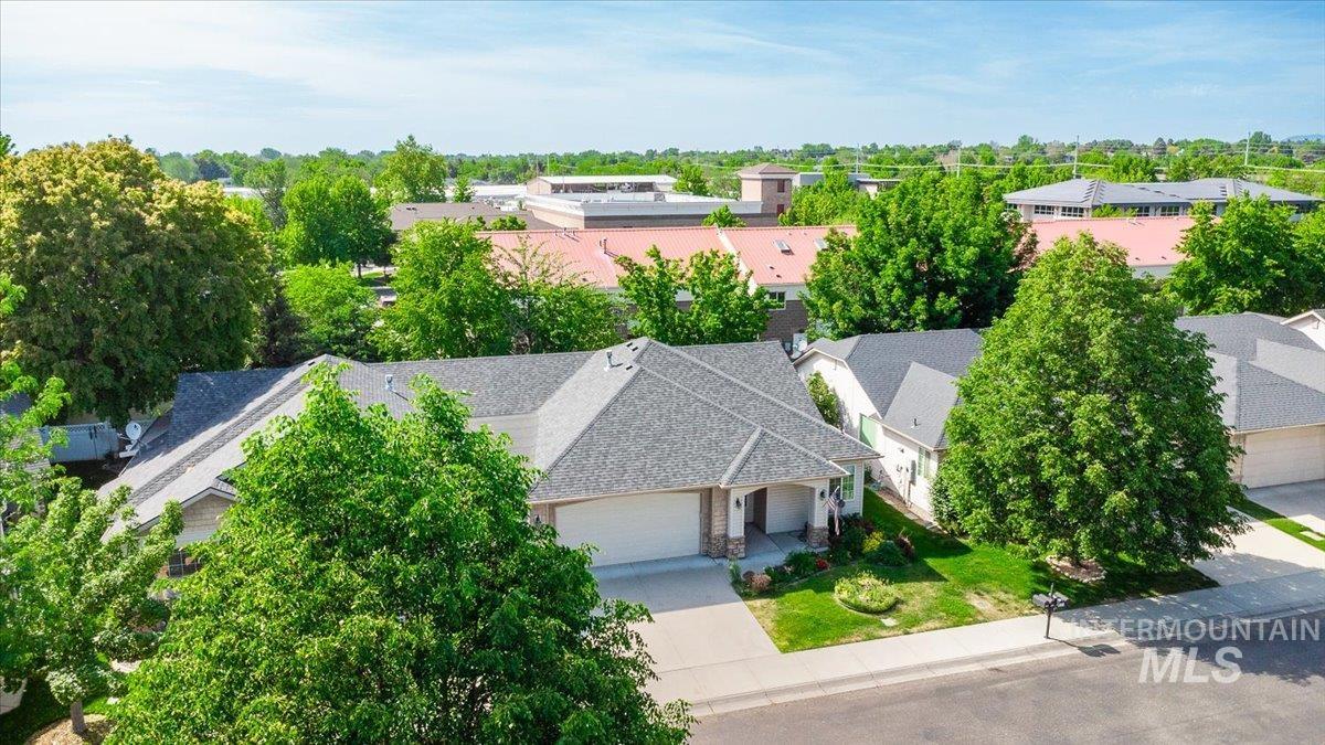 336 S Golden Eagle Lane, Eagle, Idaho 83616, 2 Bedrooms, 2 Bathrooms, Residential For Sale, Price $389,900, 98982627