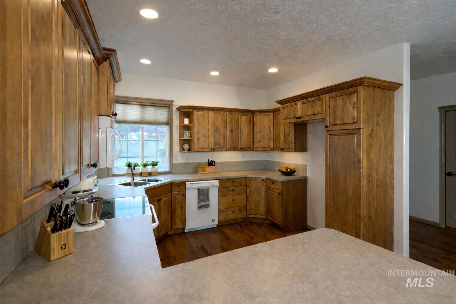 336 S Golden Eagle Lane, Eagle, Idaho 83616, 2 Bedrooms, 2 Bathrooms, Residential For Sale, Price $409,000,MLS 98982627