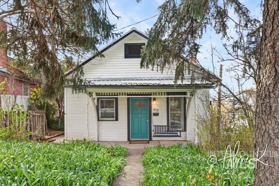 215 E A, Moscow, Idaho 83843, 3 Bedrooms, 1 Bathroom, Residential For Sale, Price $399,000,MLS 98982630