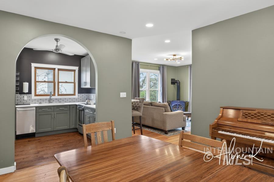 215 E A, Moscow, Idaho 83843, 3 Bedrooms, 1 Bathroom, Residential For Sale, Price $399,000,MLS 98982630