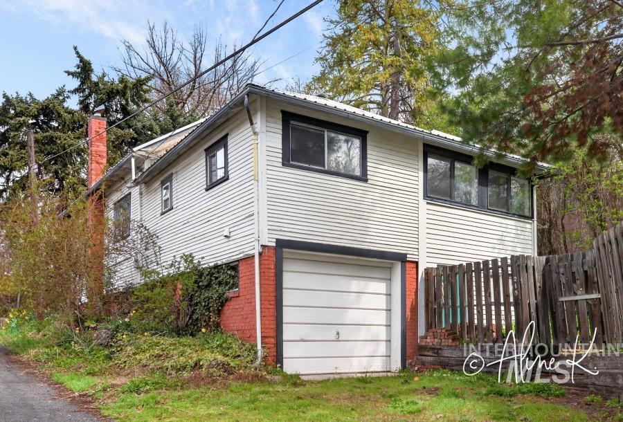 215 E A, Moscow, Idaho 83843, 3 Bedrooms, 1 Bathroom, Residential For Sale, Price $399,000,MLS 98982630