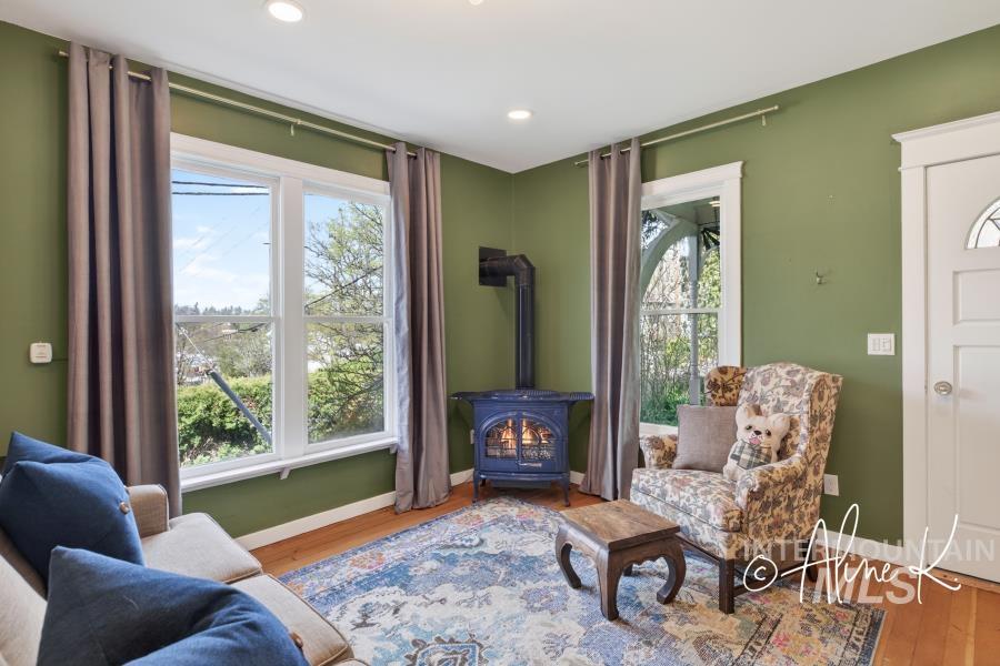 215 E A, Moscow, Idaho 83843, 3 Bedrooms, 1 Bathroom, Residential For Sale, Price $399,000,MLS 98982630