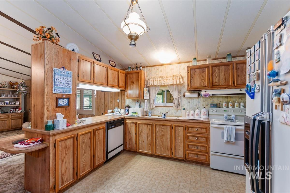 3624 S Licorice Pl, Boise, Idaho 83716, 3 Bedrooms, 2 Bathrooms, Residential For Sale, Price $285,000,MLS 98982634