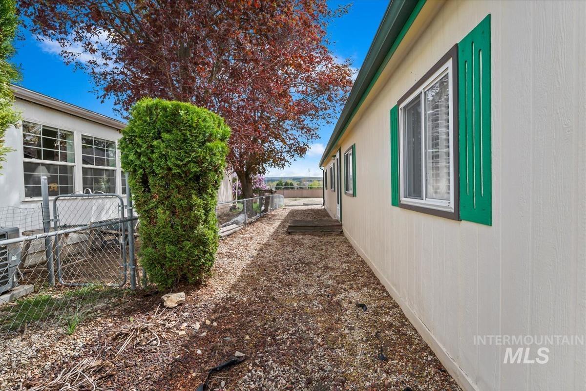 3624 S Licorice Pl, Boise, Idaho 83716, 3 Bedrooms, 2 Bathrooms, Residential For Sale, Price $285,000,MLS 98982634