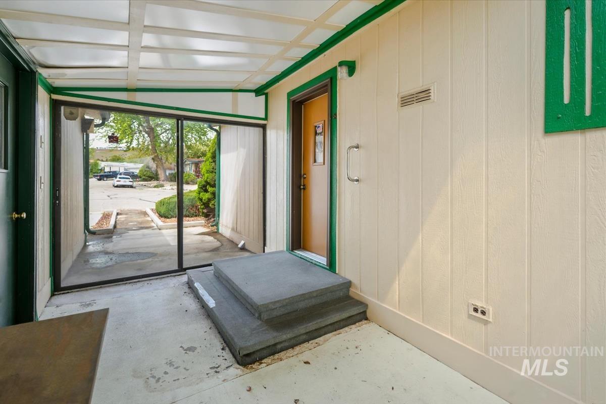 3624 S Licorice Pl, Boise, Idaho 83716, 3 Bedrooms, 2 Bathrooms, Residential For Sale, Price $285,000,MLS 98982634