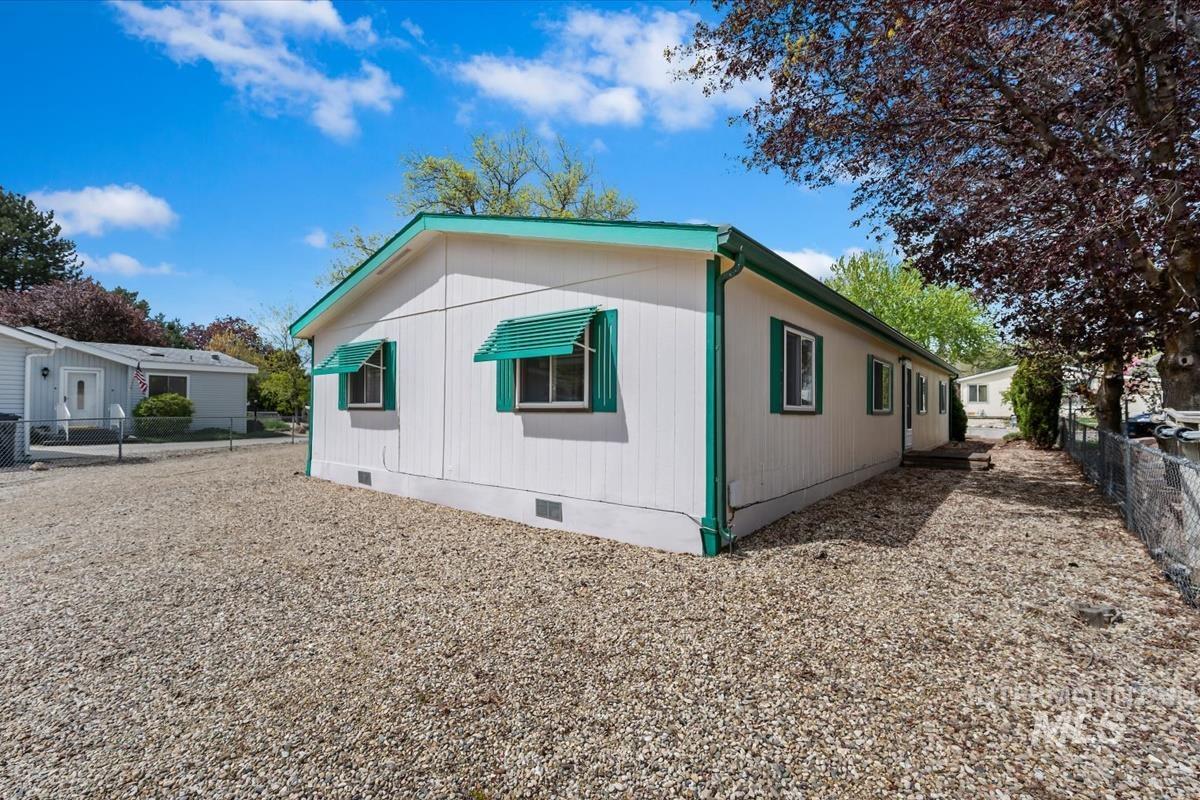 3624 S Licorice Pl, Boise, Idaho 83716, 3 Bedrooms, 2 Bathrooms, Residential For Sale, Price $285,000,MLS 98982634