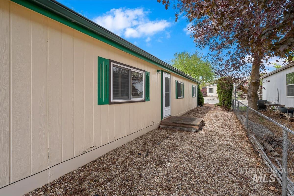 3624 S Licorice Pl, Boise, Idaho 83716, 3 Bedrooms, 2 Bathrooms, Residential For Sale, Price $285,000,MLS 98982634