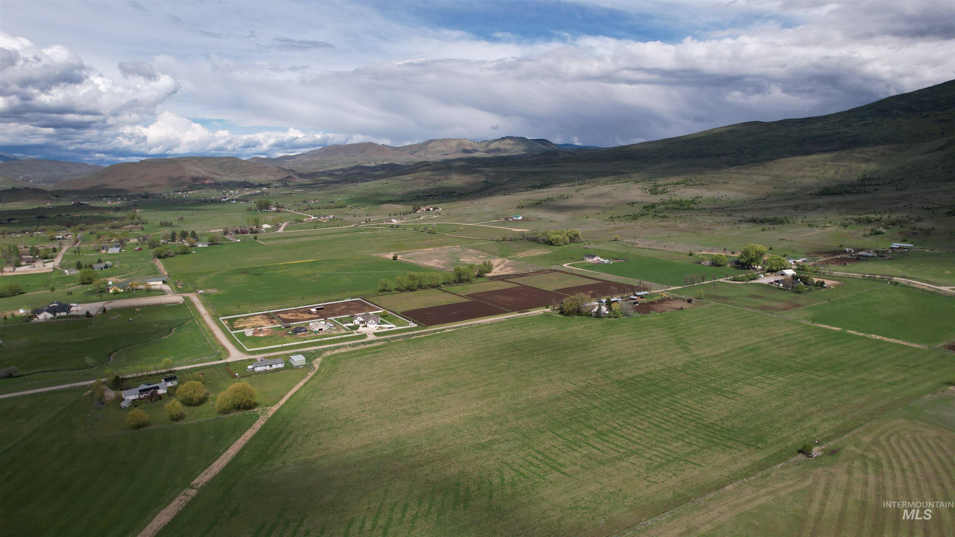 7210 Sweet Ola Hwy, Sweet, Idaho 83670, 5 Bedrooms, 4 Bathrooms, Residential For Sale, Price $1,100,000, 98982637