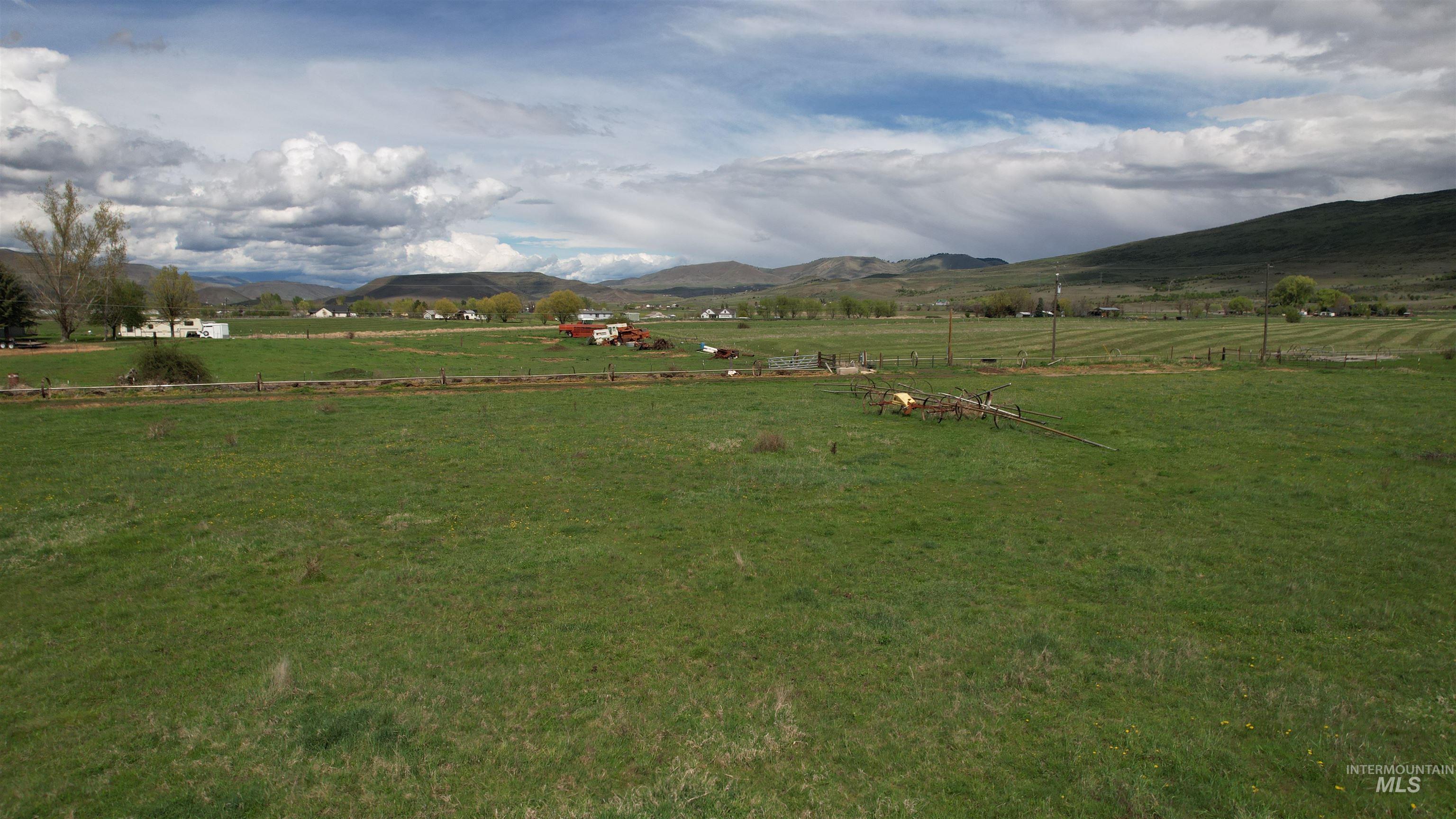 7210 Sweet Ola Hwy, Sweet, Idaho 83670, 5 Bedrooms, 4 Bathrooms, Residential For Sale, Price $1,100,000, 98982637