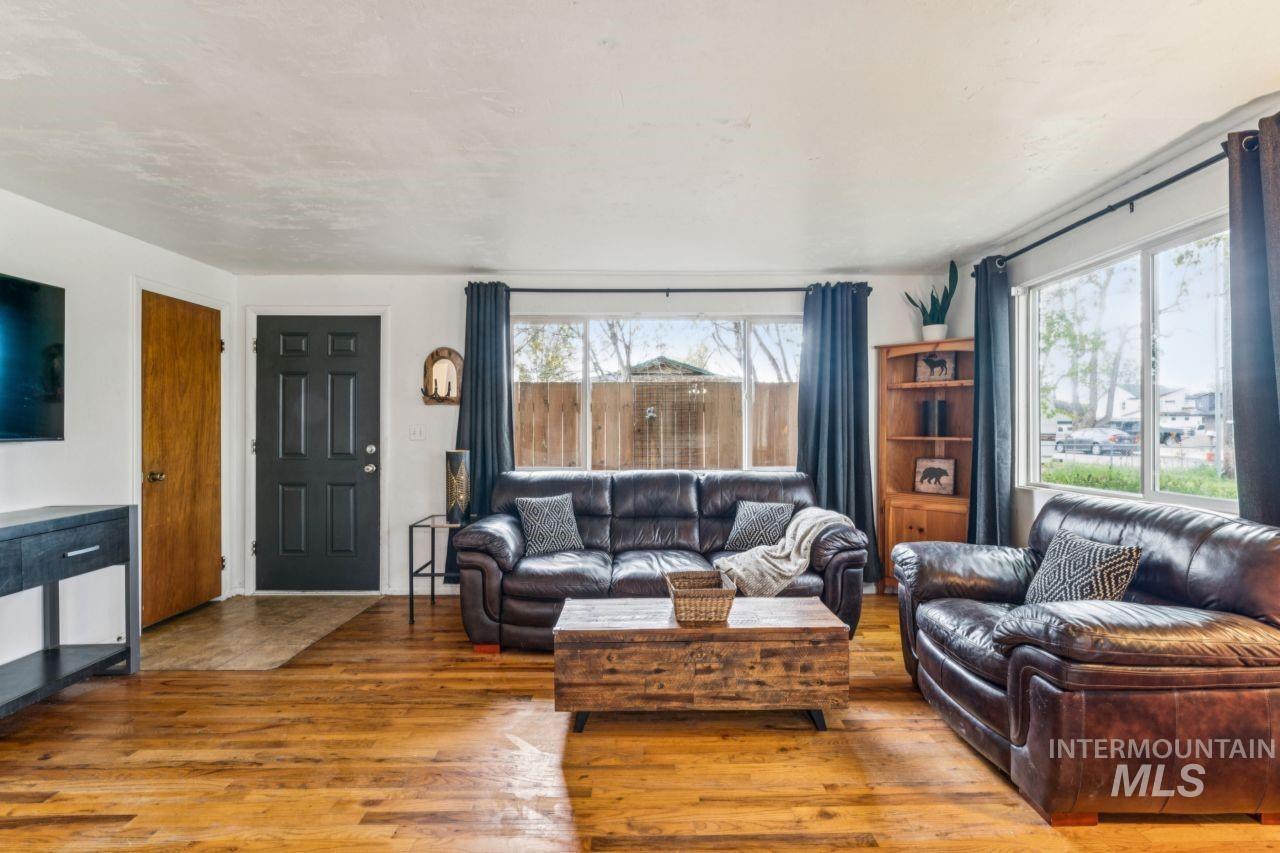 3840 N Jackie Ln, Boise, Idaho 83704, 3 Bedrooms, 1 Bathroom, Residential For Sale, Price $369,900,MLS 98982642