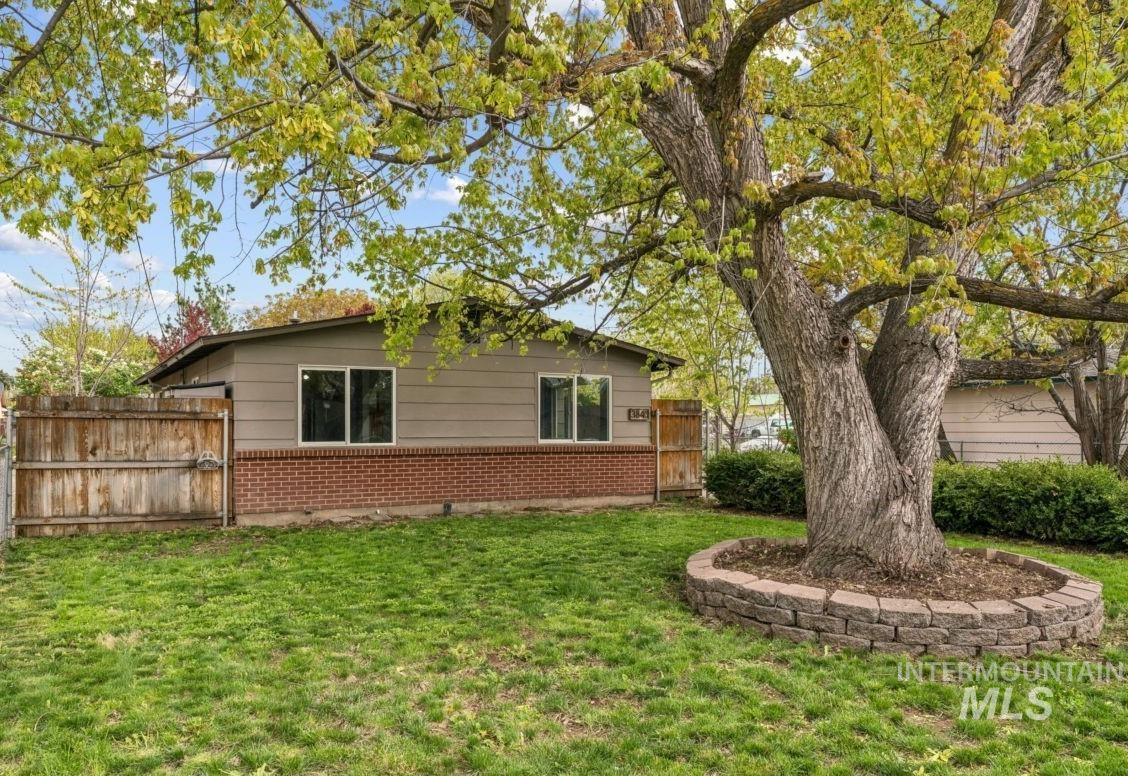 3840 N Jackie Ln, Boise, Idaho 83704, 3 Bedrooms, 1 Bathroom, Residential For Sale, Price $369,900,MLS 98982642
