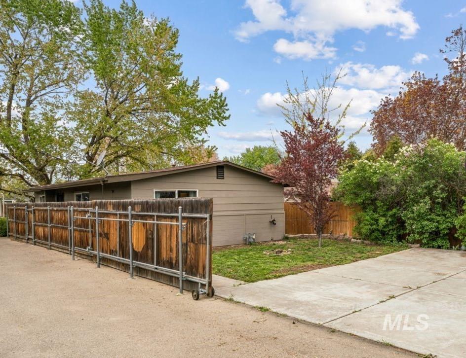 3840 N Jackie Ln, Boise, Idaho 83704, 3 Bedrooms, 1 Bathroom, Residential For Sale, Price $369,900,MLS 98982642