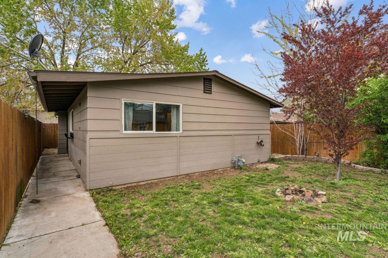 3840 N Jackie Ln, Boise, Idaho 83704, 3 Bedrooms, 1 Bathroom, Residential For Sale, Price $369,900,MLS 98982642