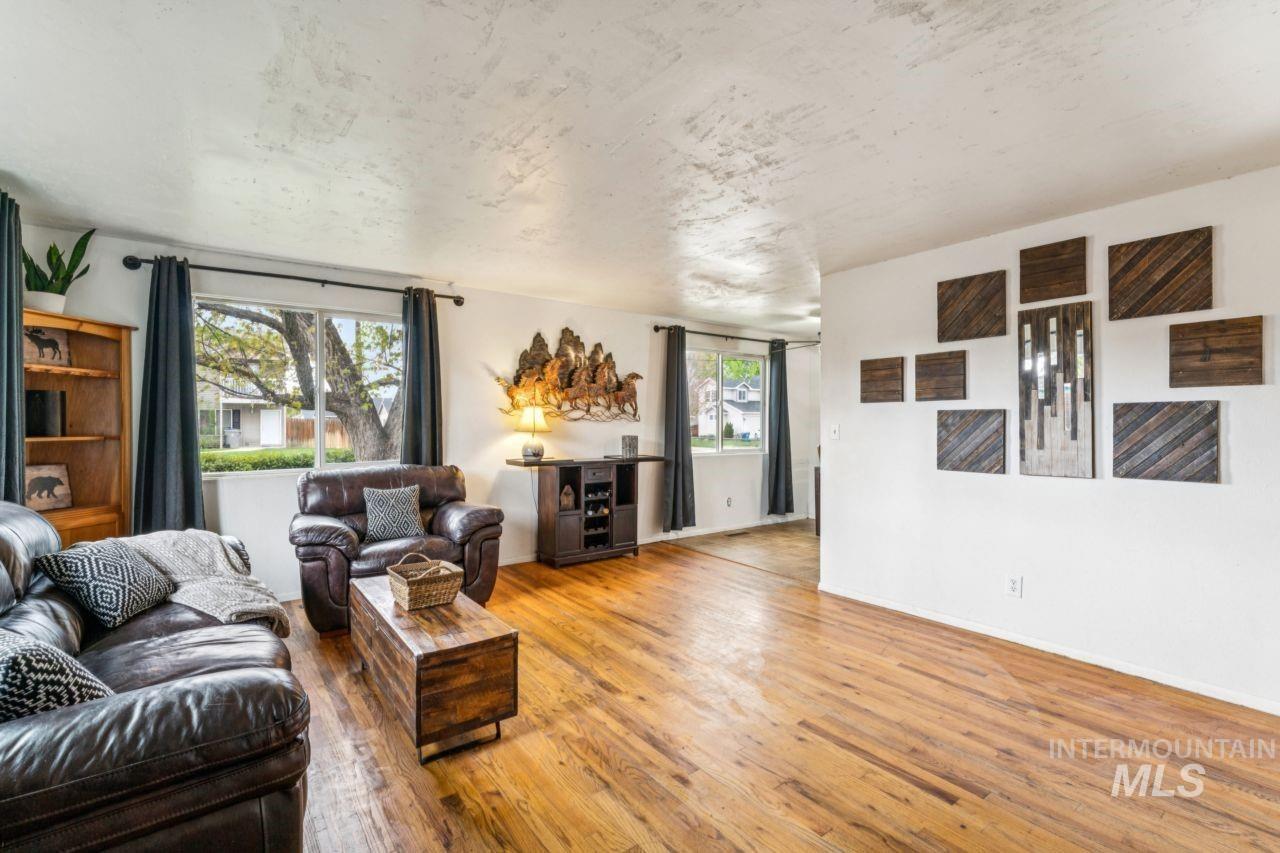 3840 N Jackie Ln, Boise, Idaho 83704, 3 Bedrooms, 1 Bathroom, Residential For Sale, Price $349,900, 98982642