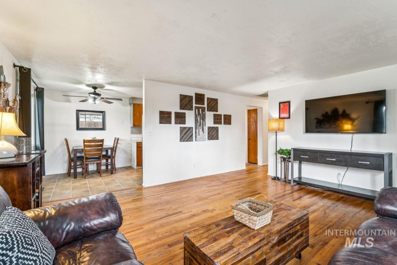 3840 N Jackie Ln, Boise, Idaho 83704, 3 Bedrooms, 1 Bathroom, Residential For Sale, Price $369,900,MLS 98982642