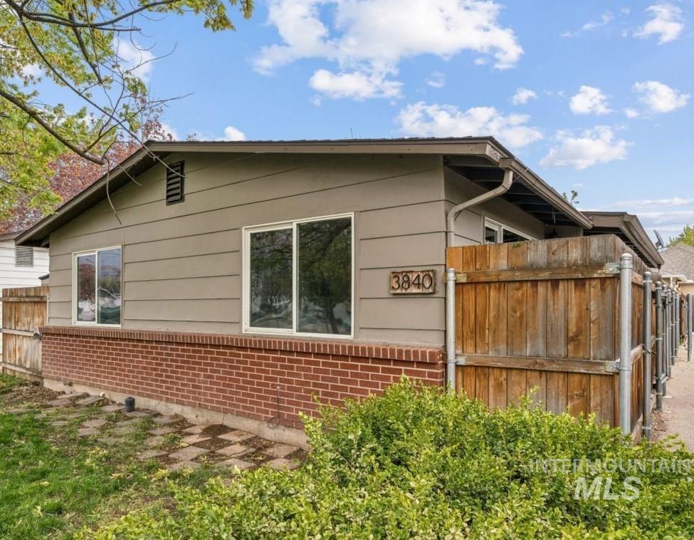 3840 N Jackie Ln, Boise, Idaho 83704, 3 Bedrooms, 1 Bathroom, Residential For Sale, Price $369,900,MLS 98982642