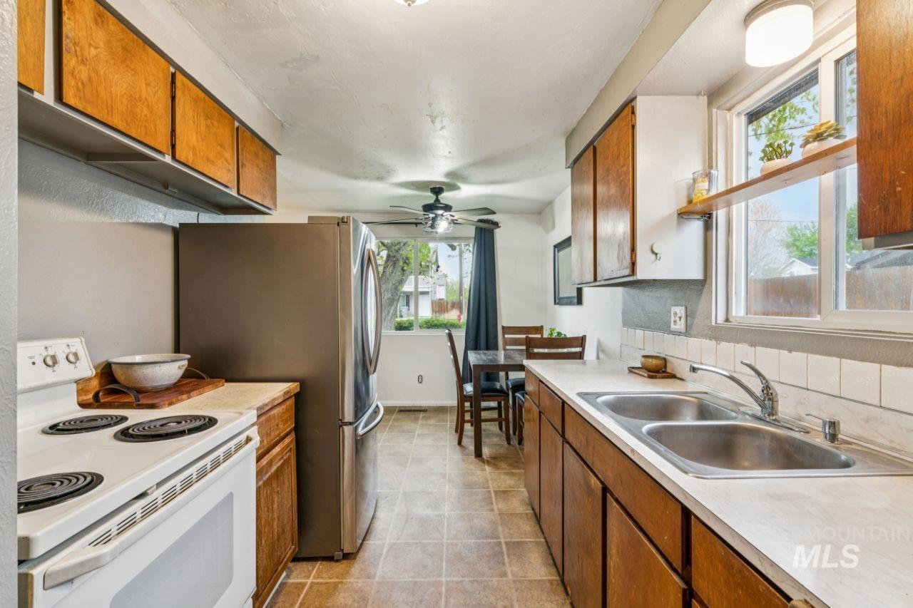 3840 N Jackie Ln, Boise, Idaho 83704, 3 Bedrooms, 1 Bathroom, Residential For Sale, Price $369,900,MLS 98982642