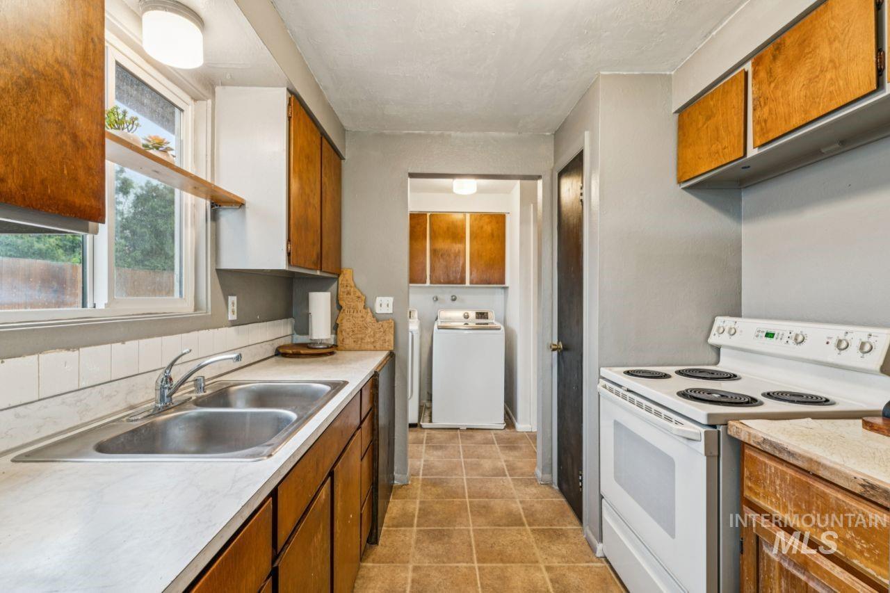 3840 N Jackie Ln, Boise, Idaho 83704, 3 Bedrooms, 1 Bathroom, Residential For Sale, Price $369,900,MLS 98982642