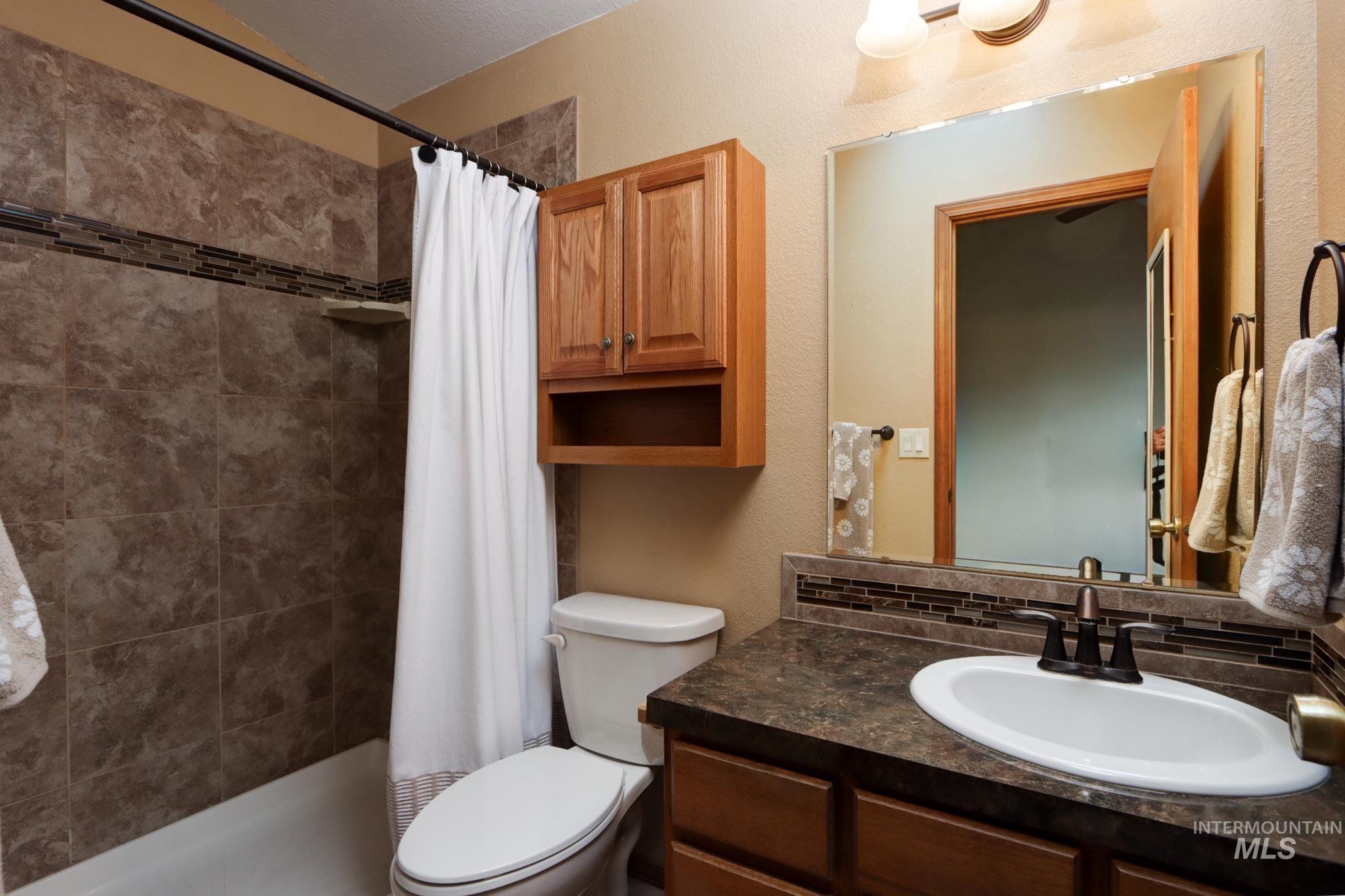 1774 N Jericho Rd, Meridian, Idaho 83646-1858, 3 Bedrooms, 2 Bathrooms, Residential For Sale, Price $449,000,MLS 98982646