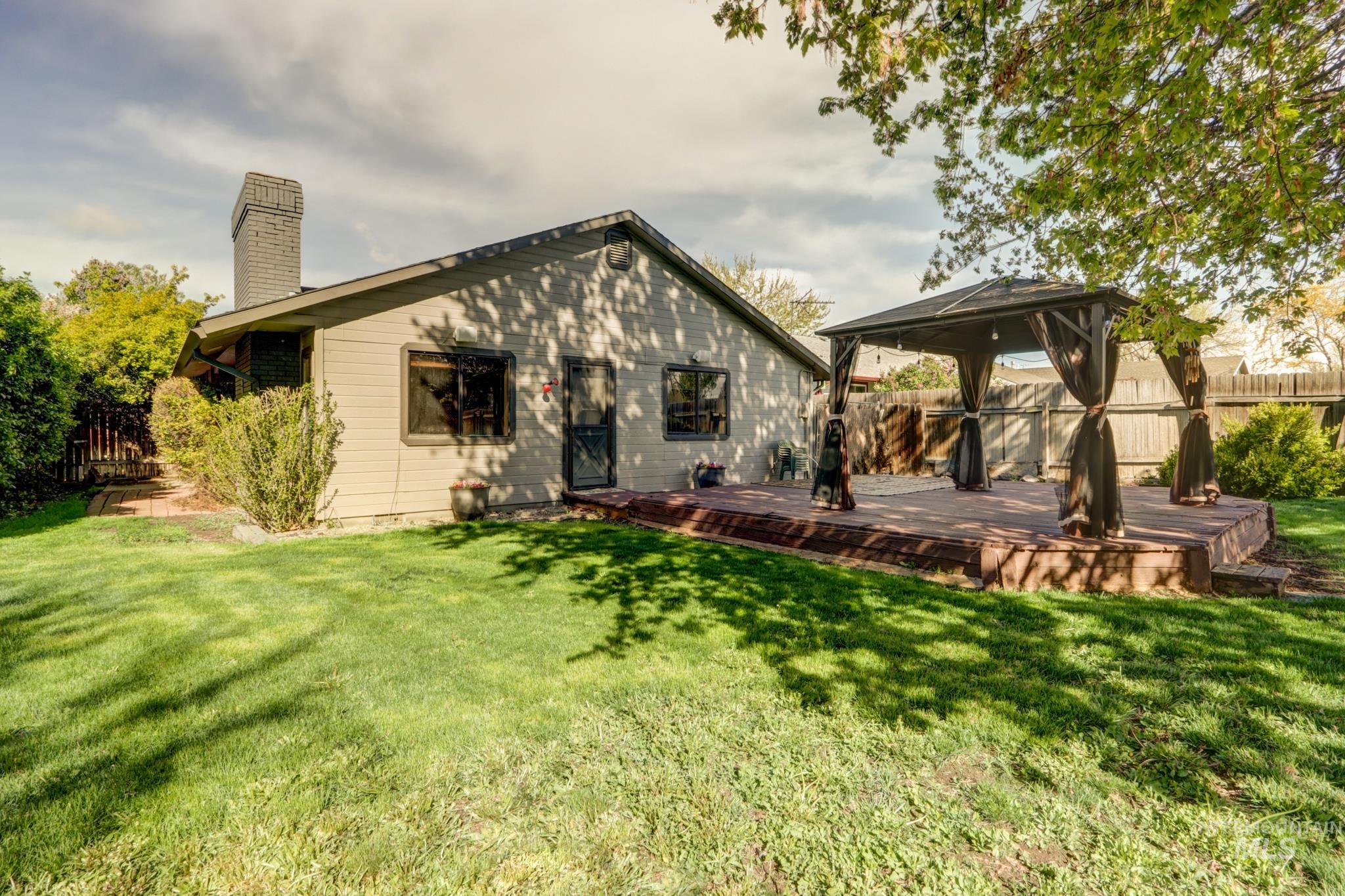 1774 N Jericho Rd, Meridian, Idaho 83646-1858, 3 Bedrooms, 2 Bathrooms, Residential For Sale, Price $449,000,MLS 98982646