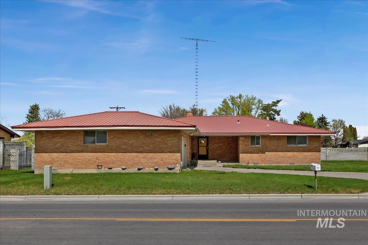 2012 21st, Heyburn, Idaho 83336, 3 Bedrooms, 2.5 Bathrooms, Residential For Sale, Price $375,000, 98982653