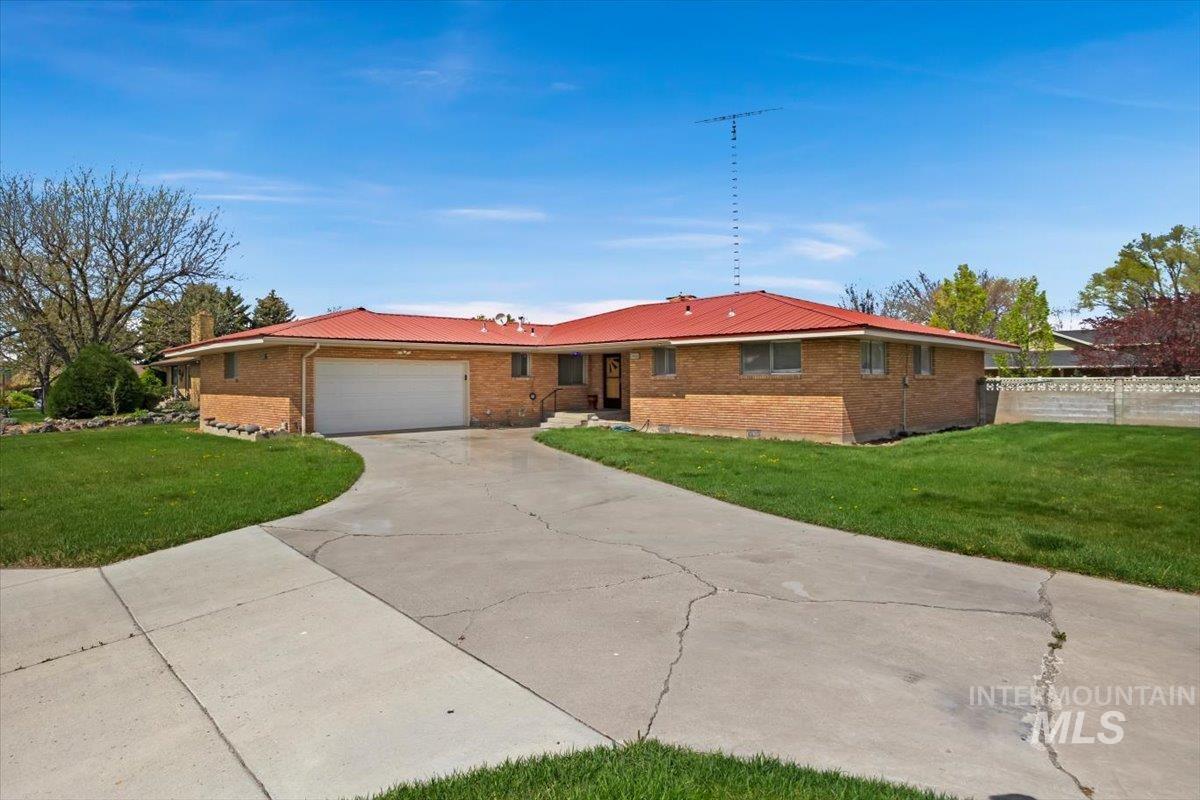 2012 21st, Heyburn, Idaho 83336, 3 Bedrooms, 2.5 Bathrooms, Residential For Sale, Price $375,000, 98982653