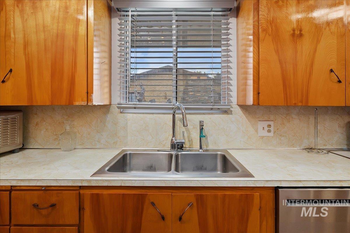 2012 21st, Heyburn, Idaho 83336, 3 Bedrooms, 2.5 Bathrooms, Residential For Sale, Price $375,000, 98982653