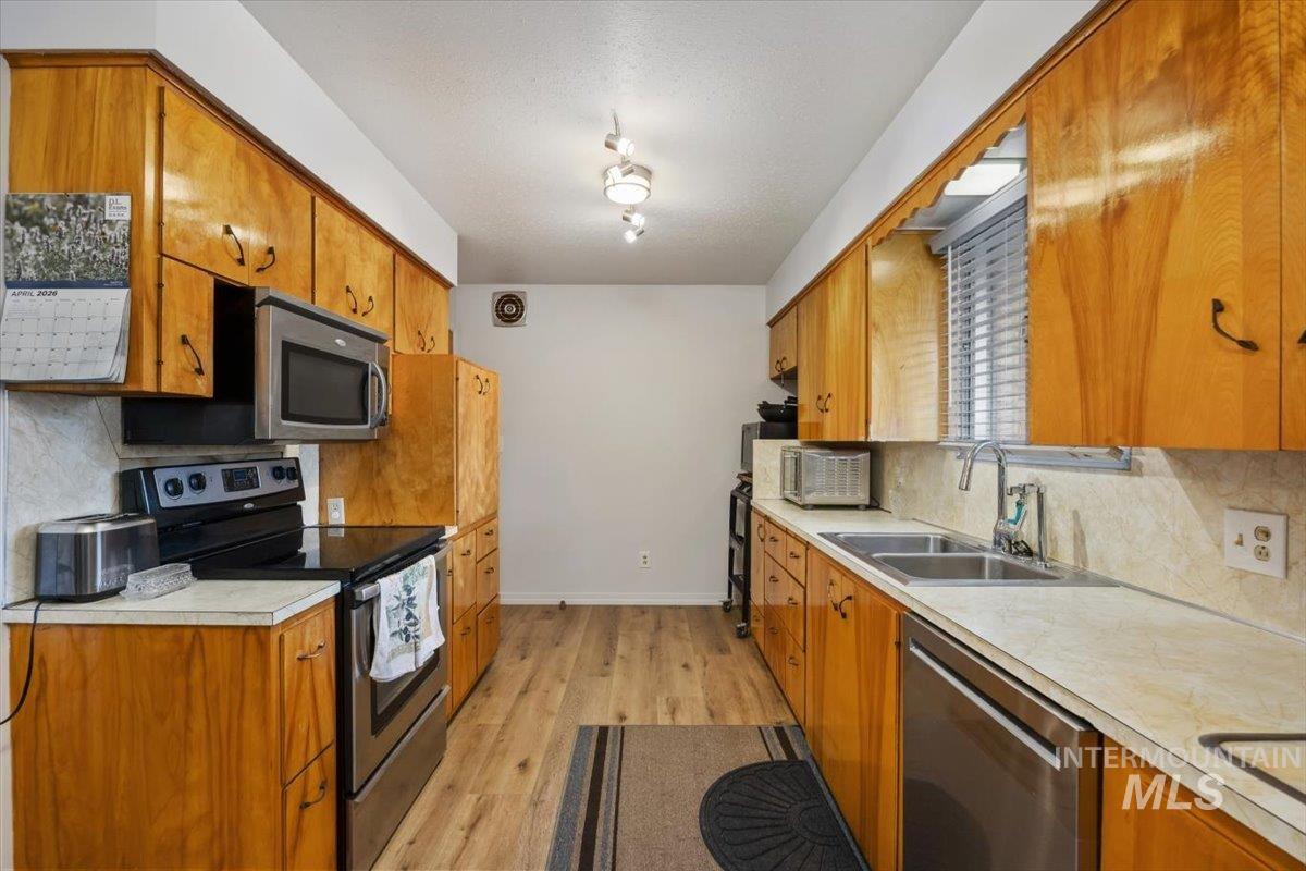 2012 21st, Heyburn, Idaho 83336, 3 Bedrooms, 2.5 Bathrooms, Residential For Sale, Price $375,000, 98982653