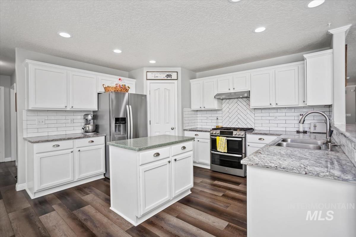 1171 W Penelope St, Kuna, Idaho 83634, 4 Bedrooms, 2.5 Bathrooms, Residential For Sale, Price $524,900, 98982654