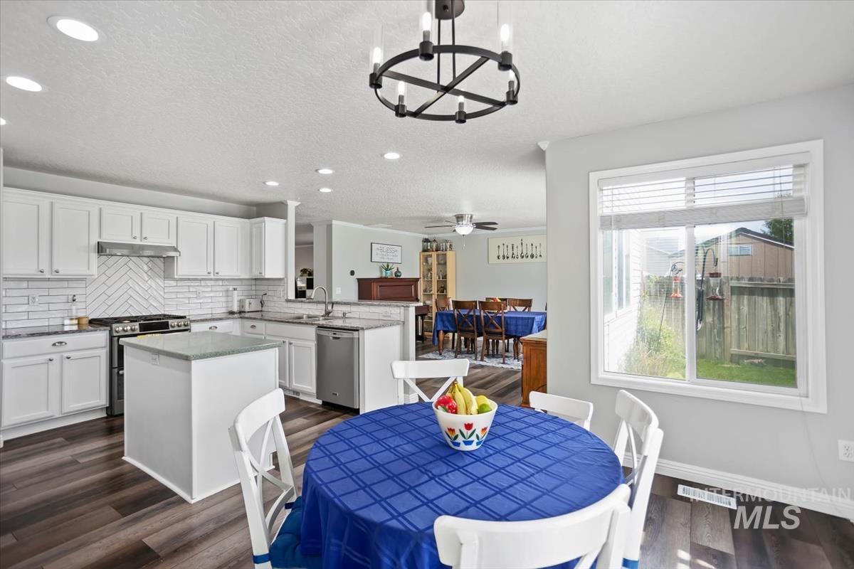 1171 W Penelope St, Kuna, Idaho 83634, 4 Bedrooms, 2.5 Bathrooms, Residential For Sale, Price $524,900, 98982654