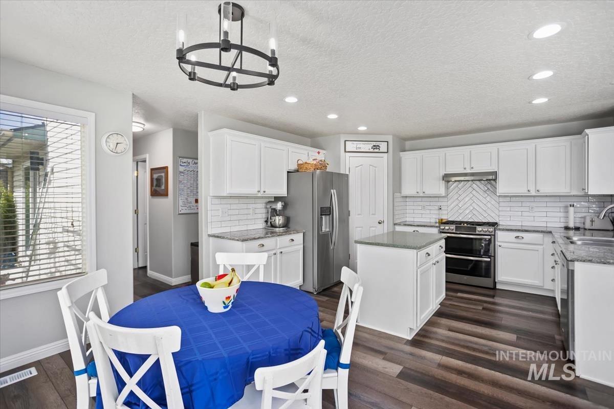 1171 W Penelope St, Kuna, Idaho 83634, 4 Bedrooms, 2.5 Bathrooms, Residential For Sale, Price $524,900, 98982654
