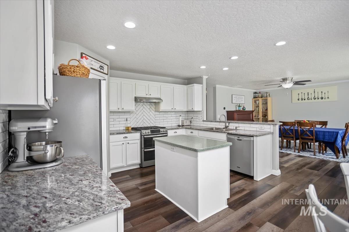 1171 W Penelope St, Kuna, Idaho 83634, 4 Bedrooms, 2.5 Bathrooms, Residential For Sale, Price $524,900, 98982654