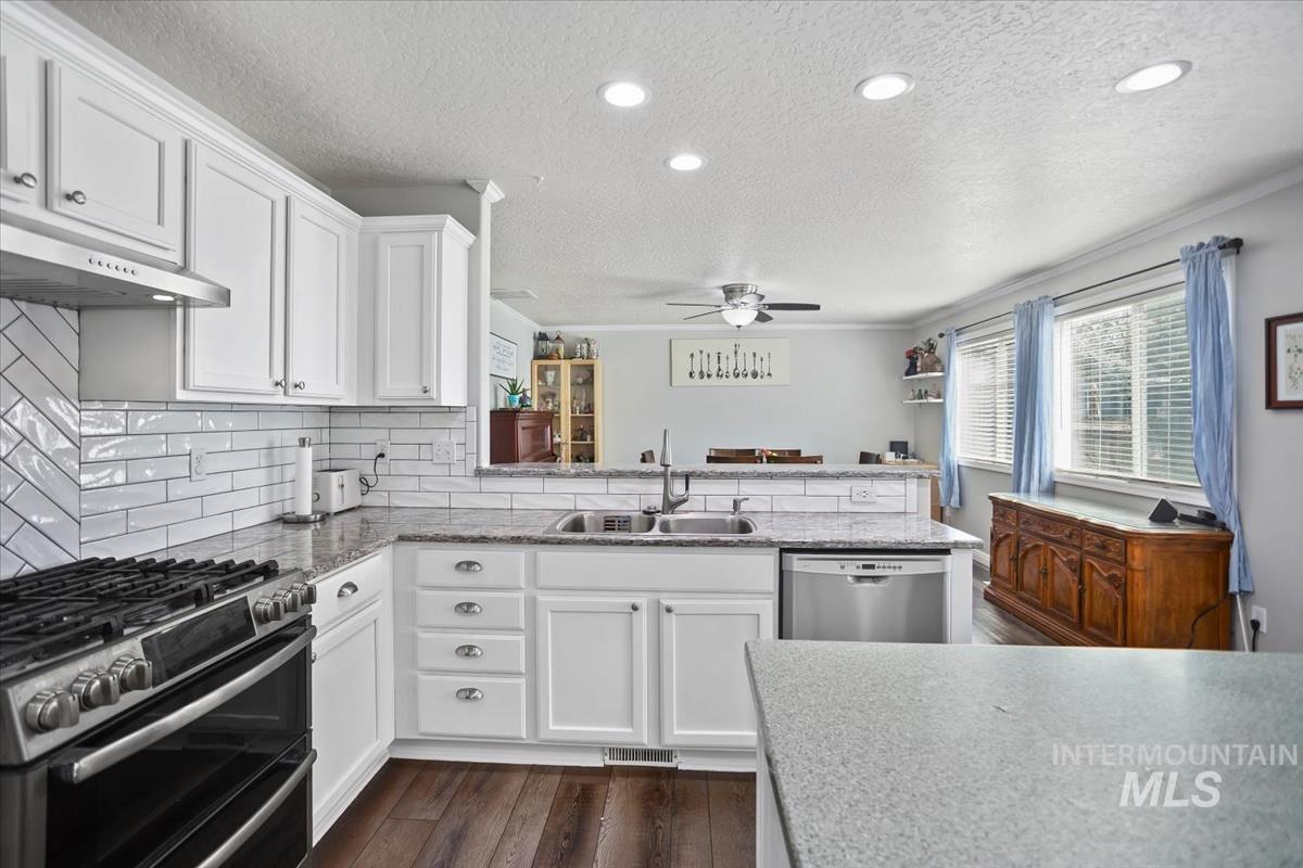 1171 W Penelope St, Kuna, Idaho 83634, 4 Bedrooms, 2.5 Bathrooms, Residential For Sale, Price $524,900, 98982654