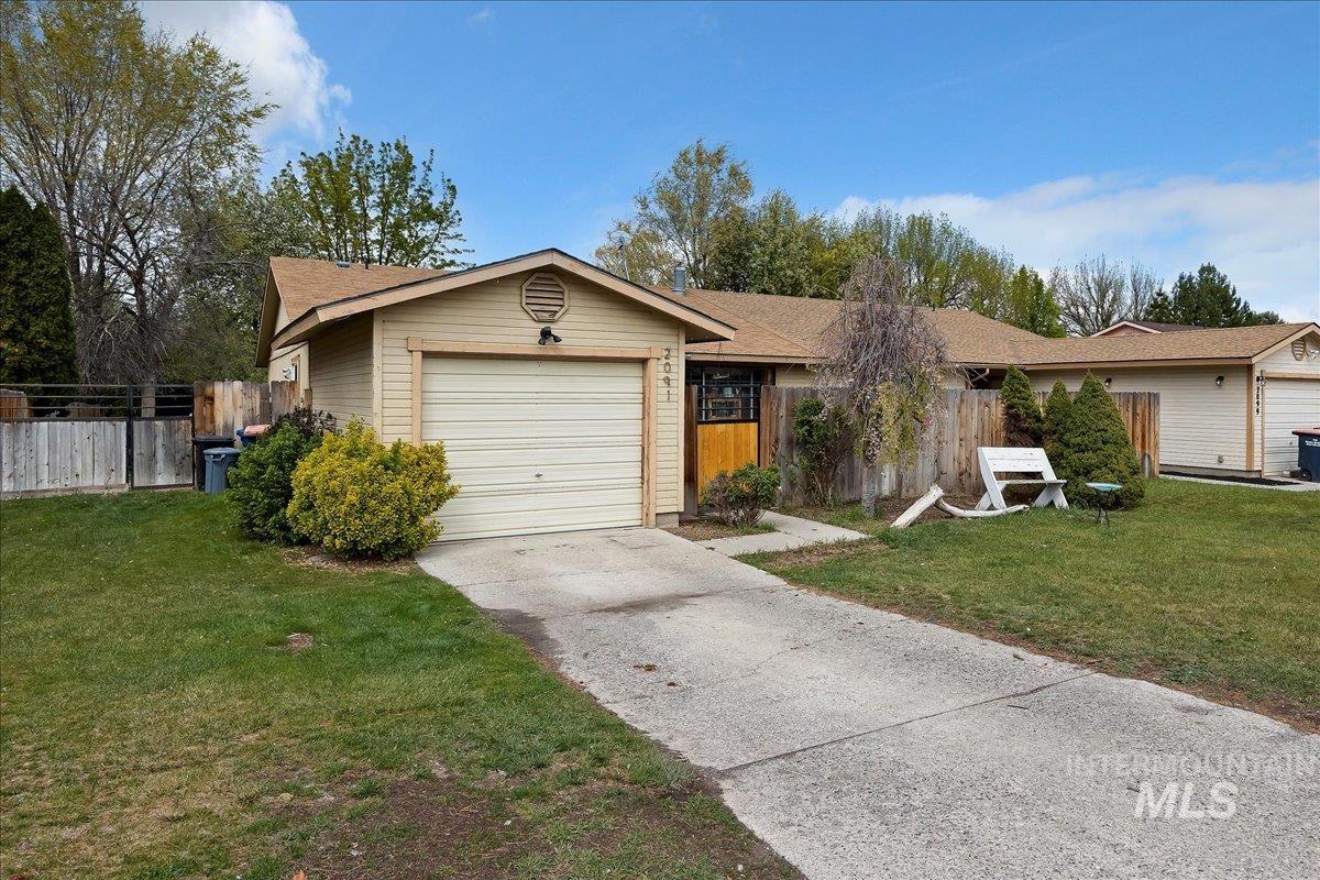 2091 Falls Ave E, Twin Falls, Idaho 83301, 3 Bedrooms, 2 Bathrooms, Residential For Sale, Price $285,000,MLS 98982656