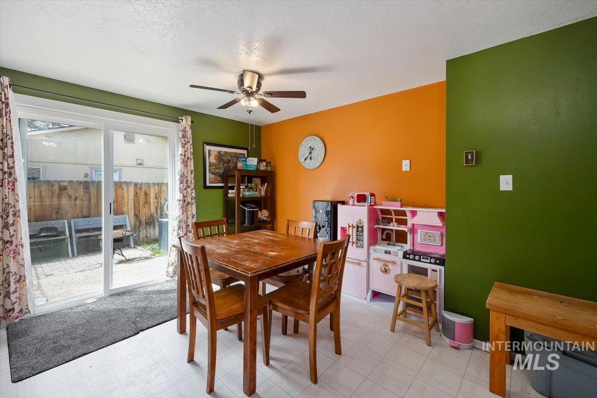 2091 Falls Ave E, Twin Falls, Idaho 83301, 3 Bedrooms, 2 Bathrooms, Residential For Sale, Price $285,000,MLS 98982656